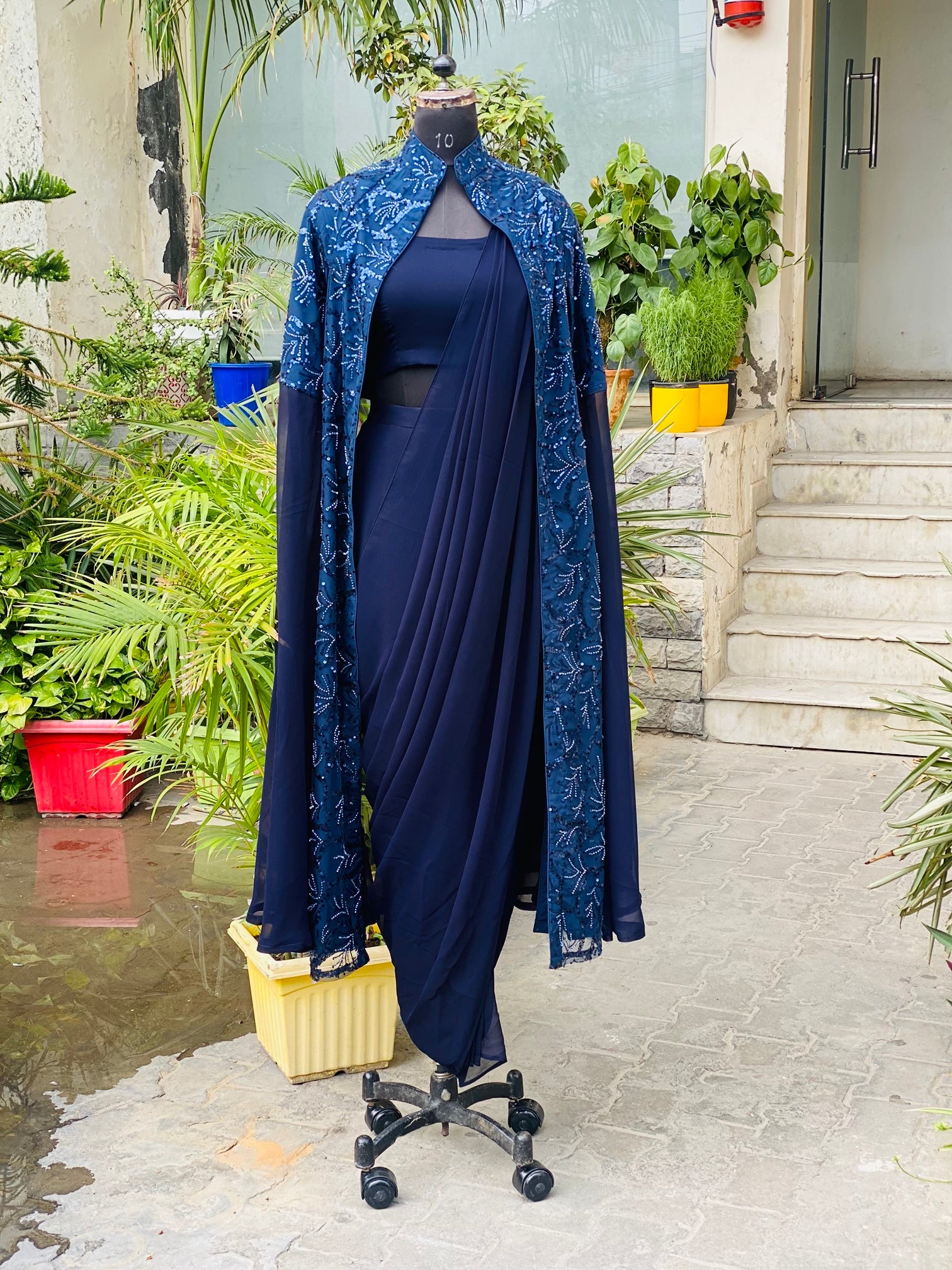 Navy Blue Shrug Saree – Lakhina Couture