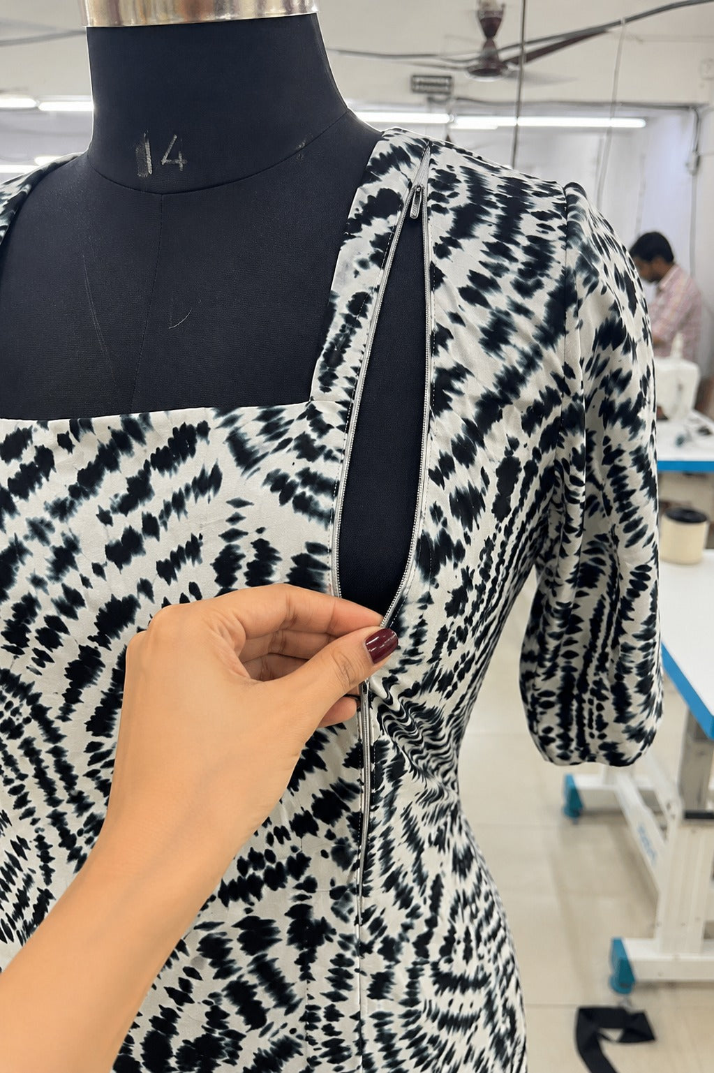 Abstract Print Nursing Midi | Lakhina Couture - Look 3