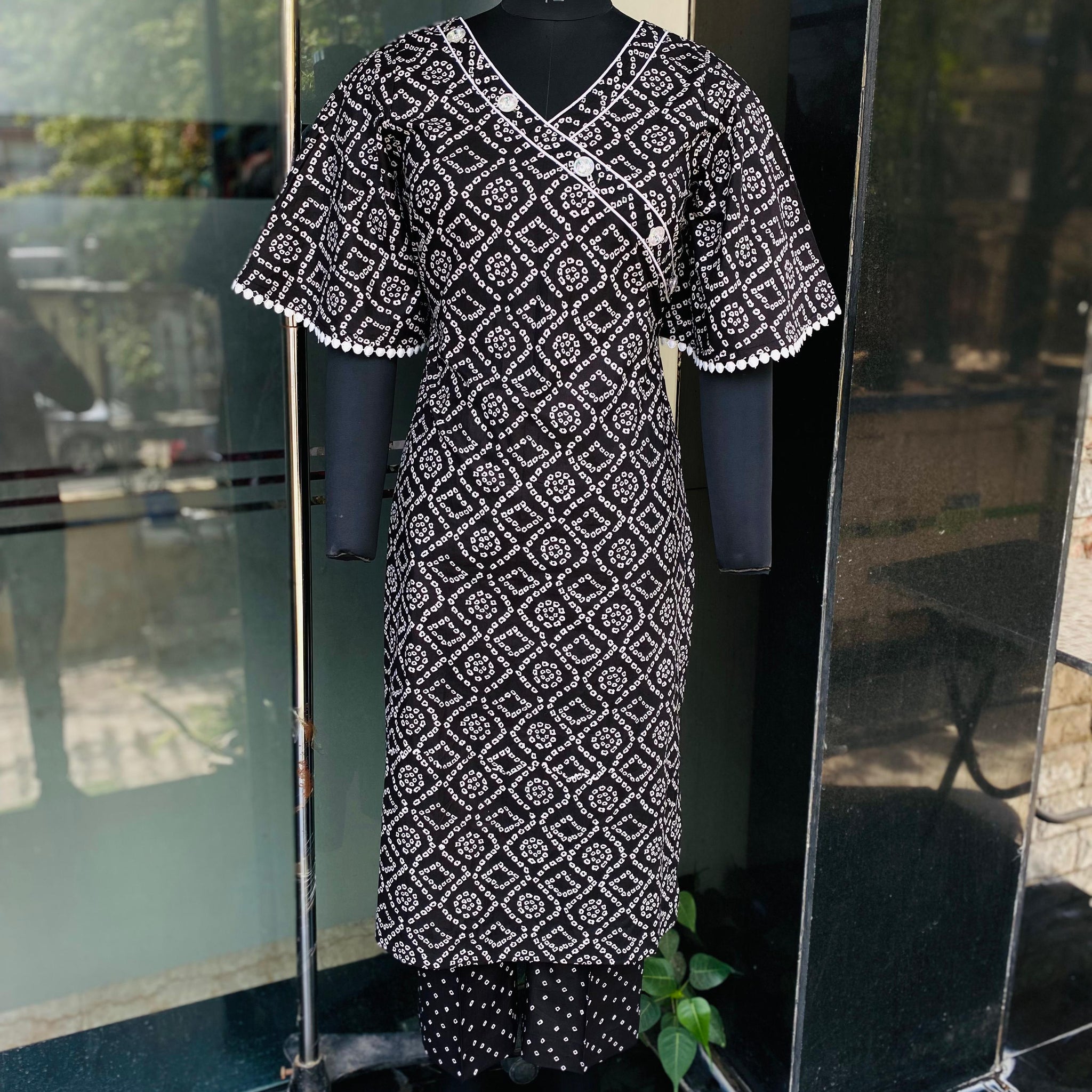 Black bandhini suit