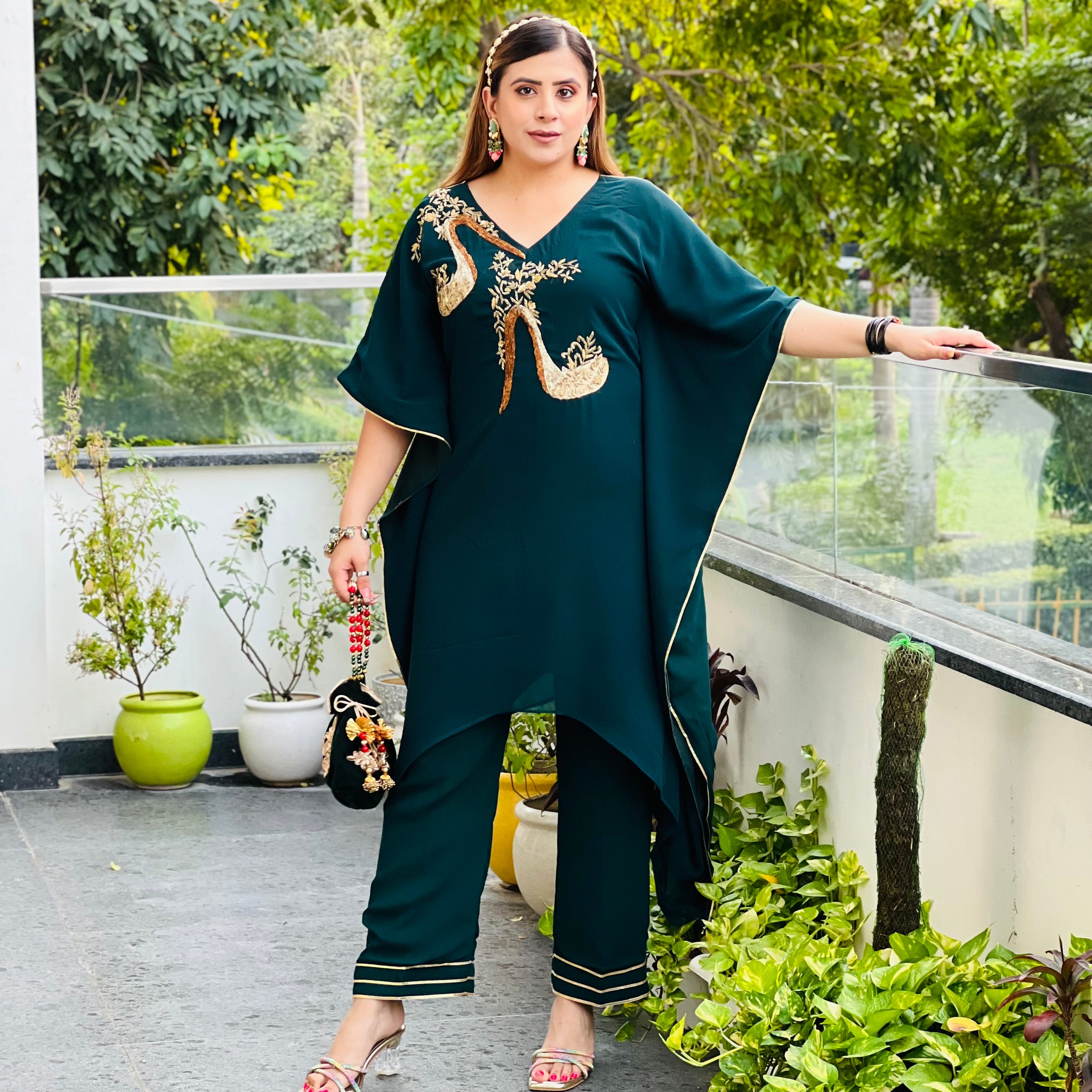 https://www.lakhinacouture.com/cdn/shop/files/IMG_1721_1416b38d-8fba-4d68-a56d-36511864315b.jpg?crop=center&height=2048&v=1696404259&width=2048