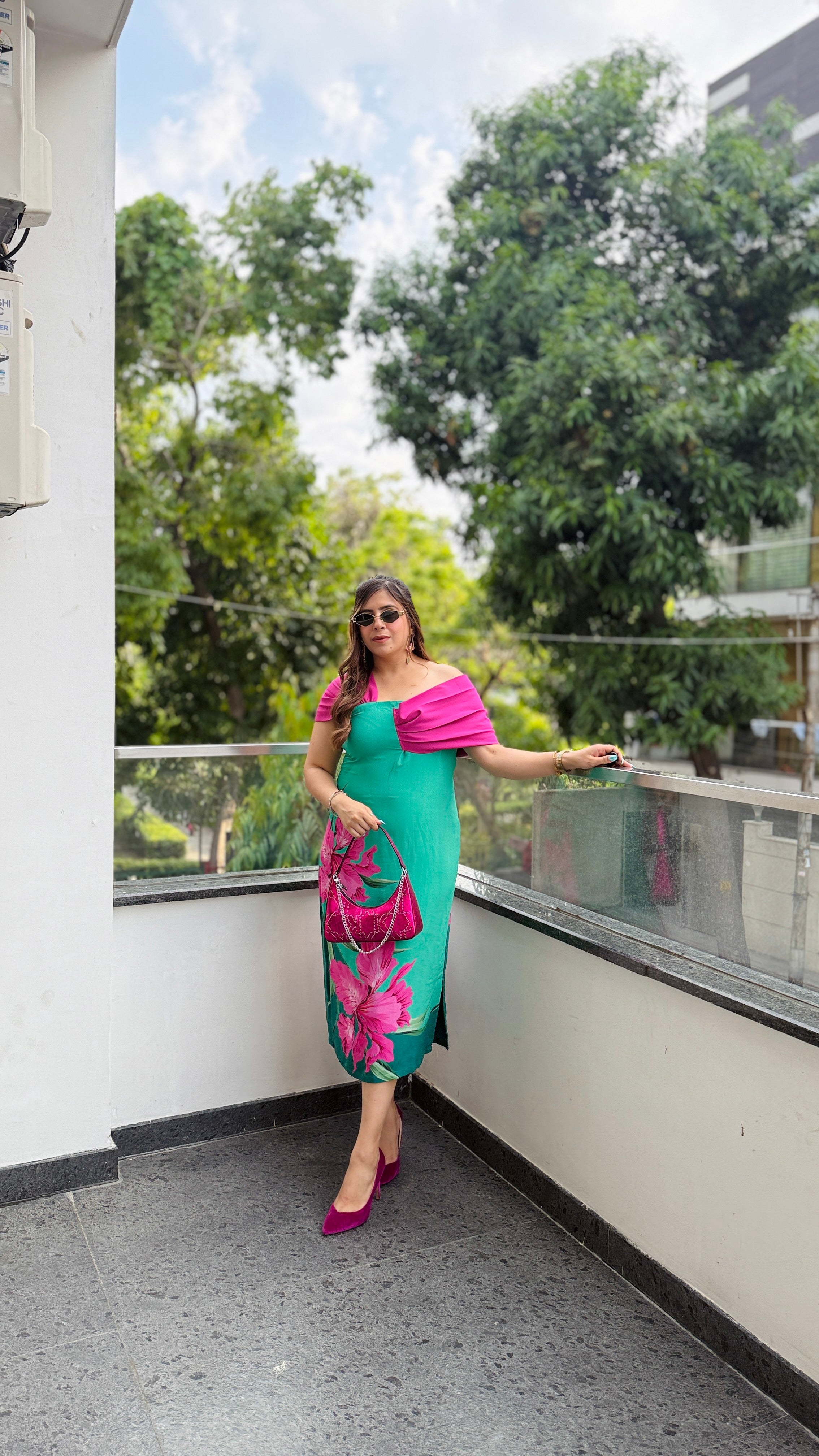 Drama-Queen Midi Dress