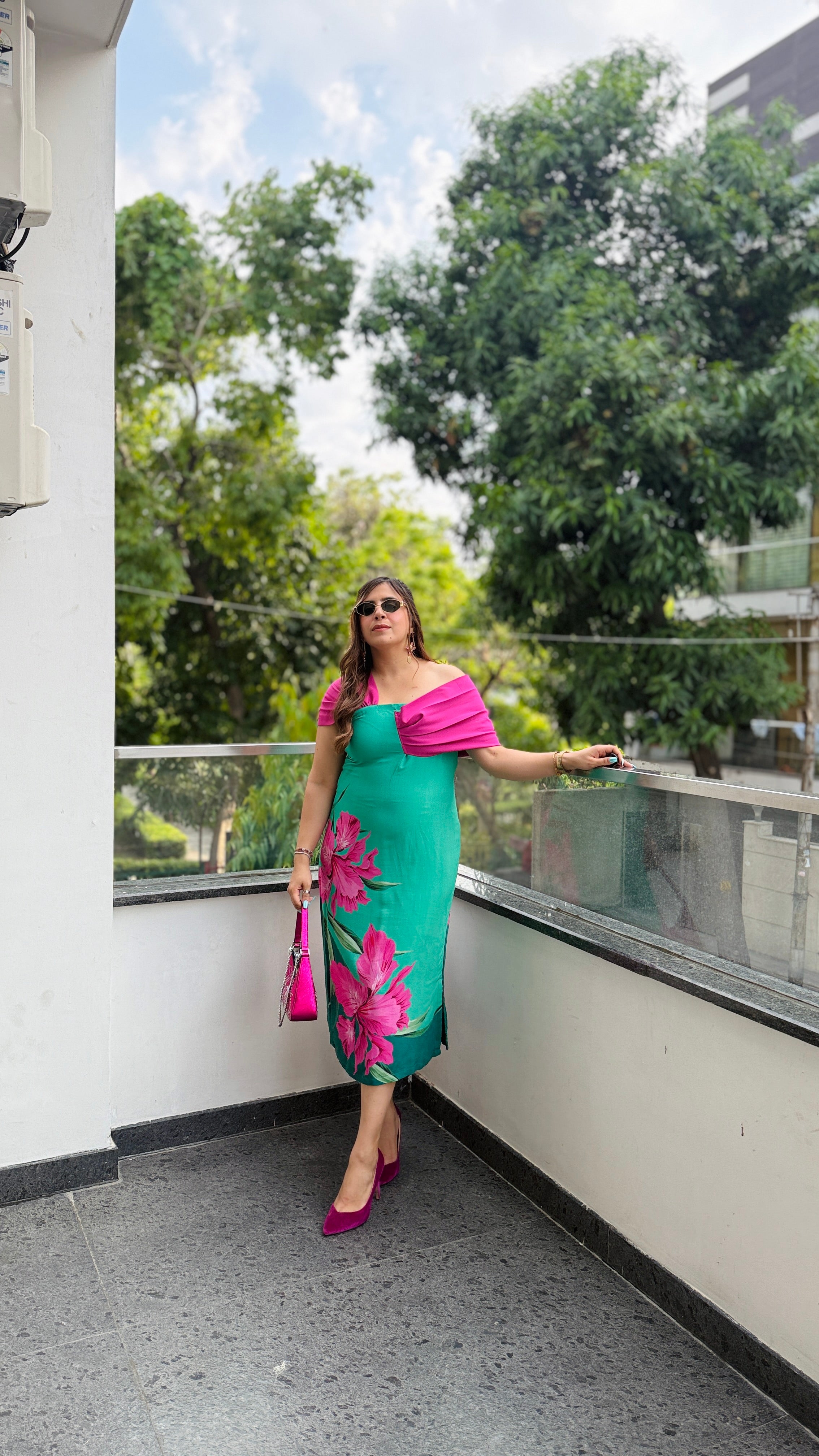 Drama-Queen Midi Dress