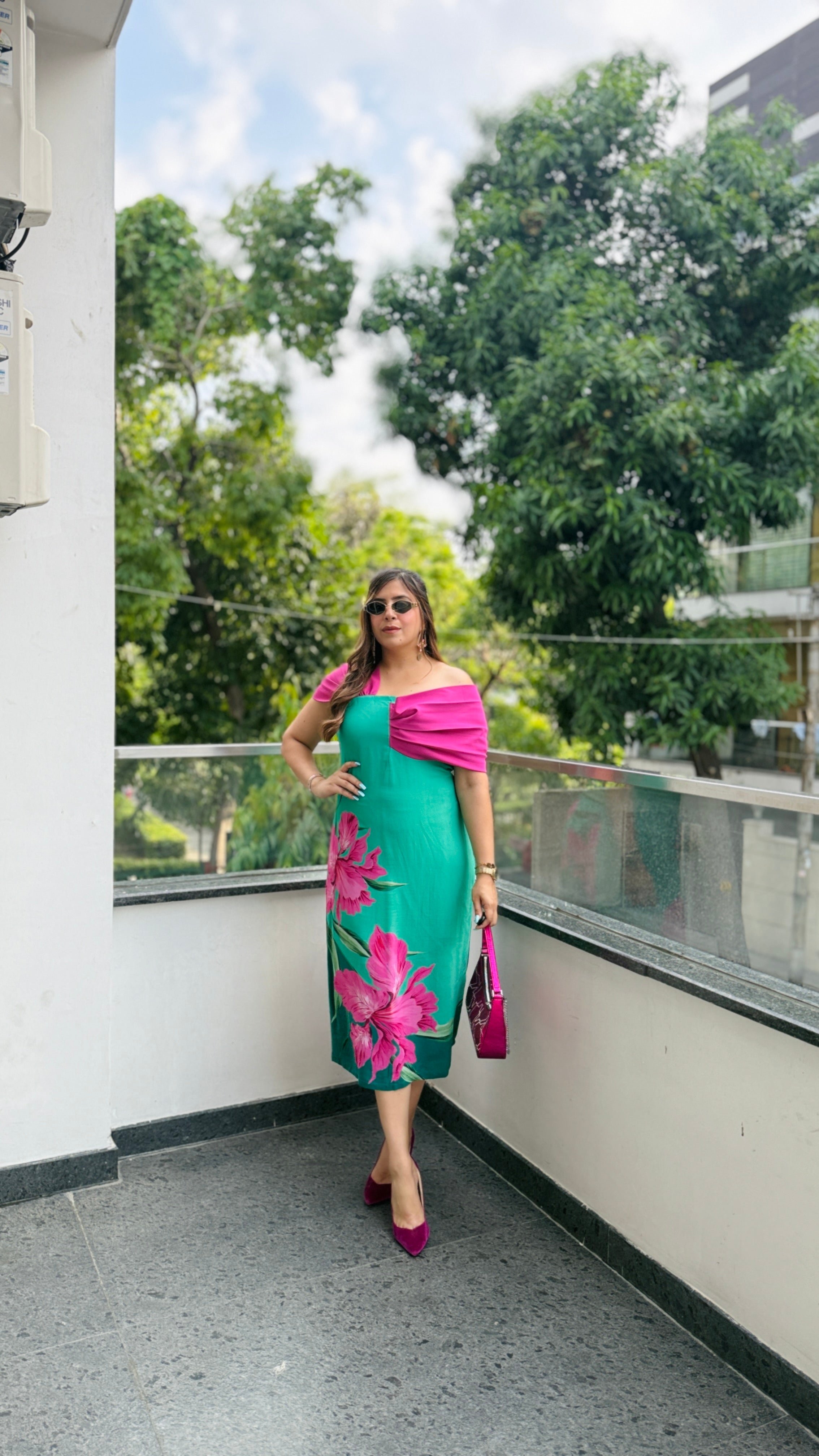 Drama-Queen Midi Dress