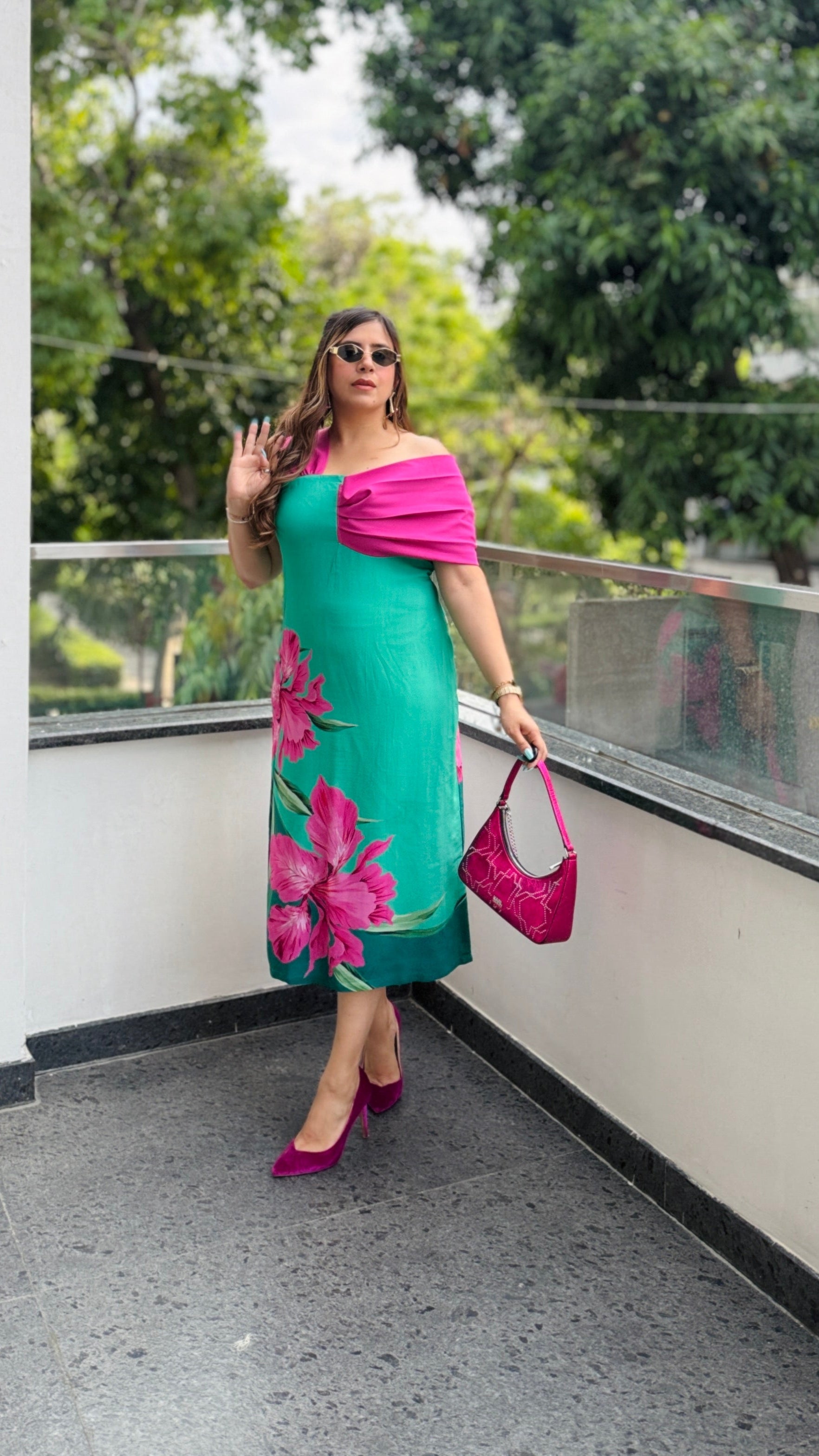 Drama-Queen Midi Dress