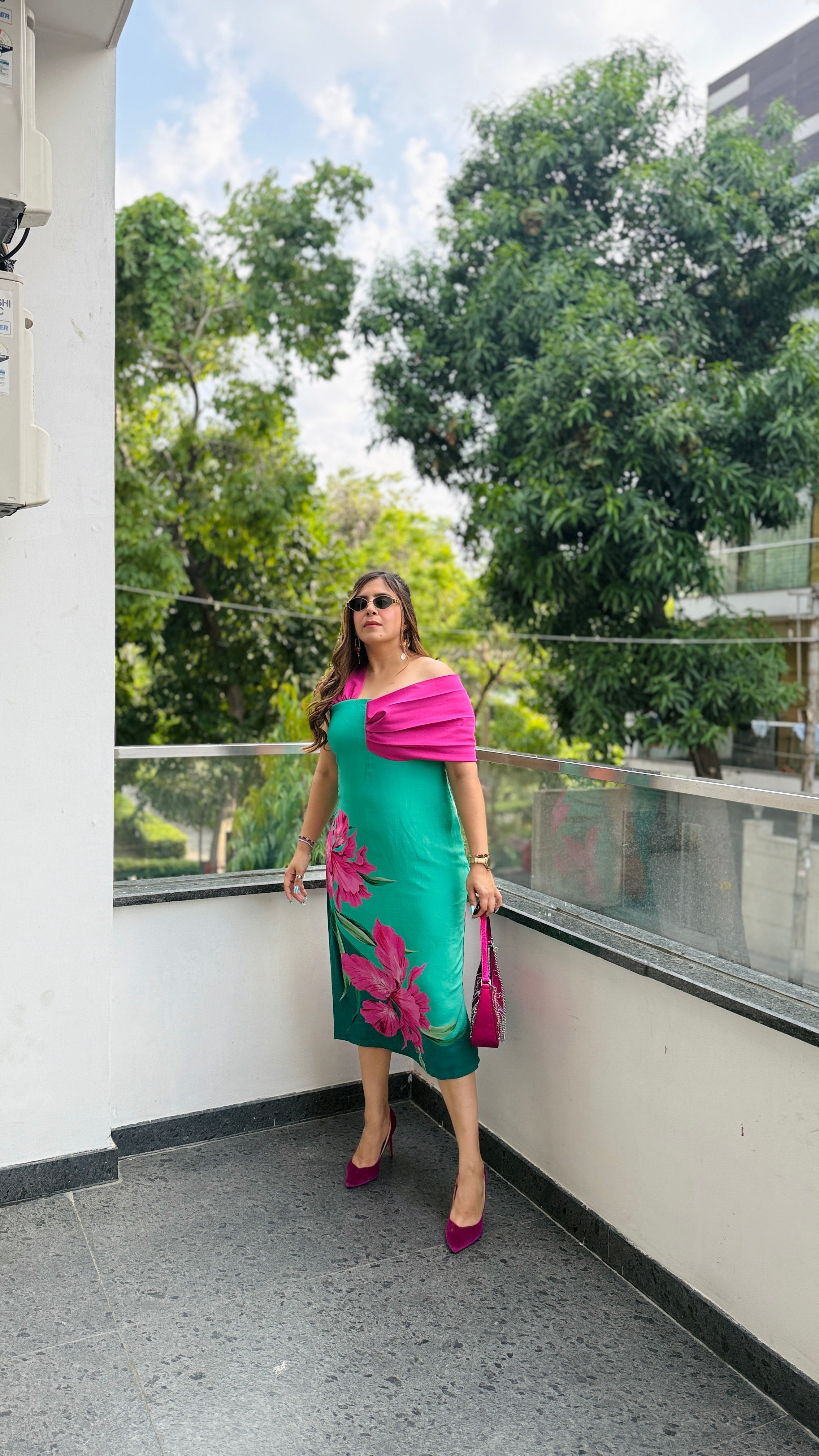 Drama-Queen Midi Dress