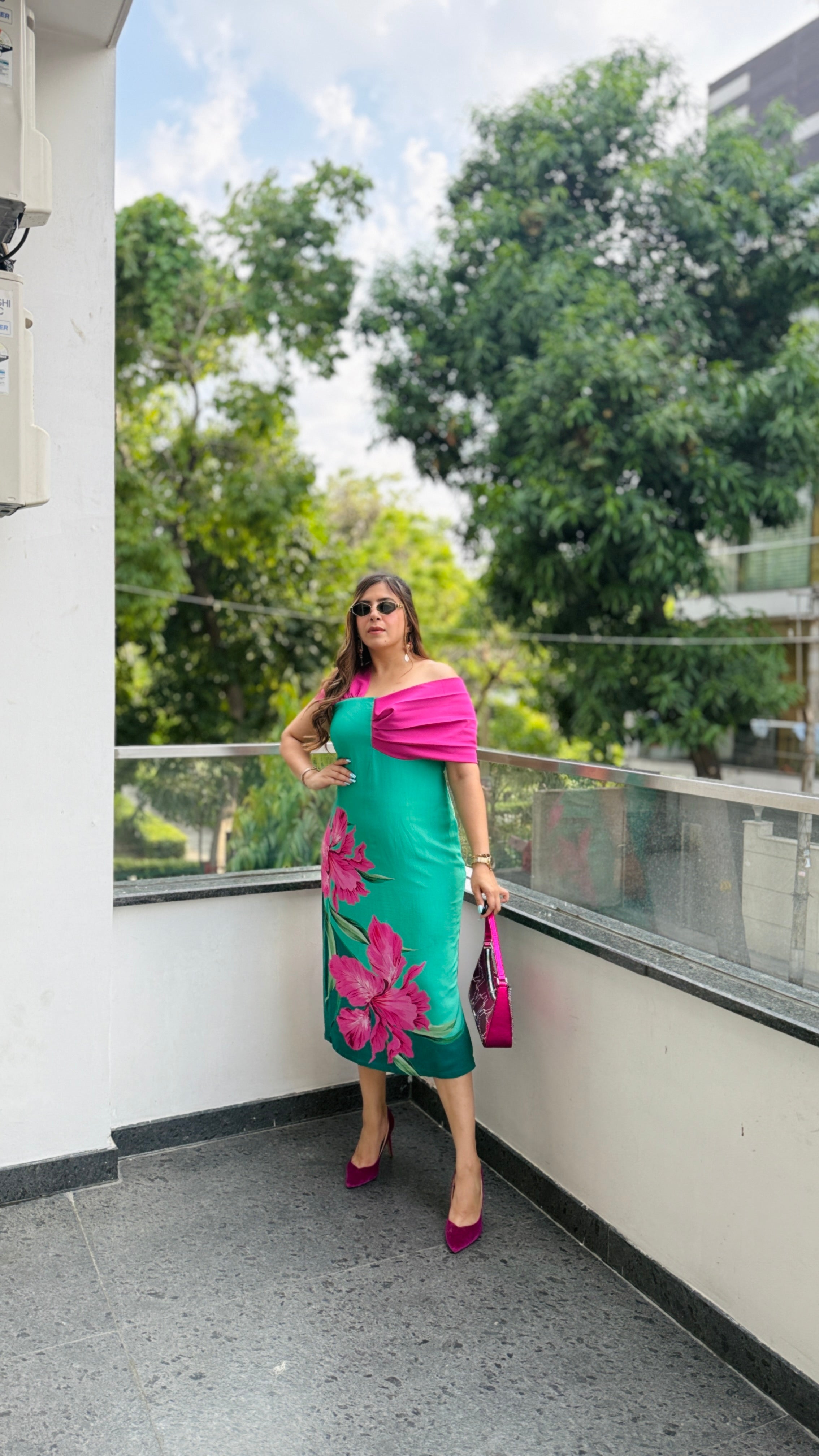 Drama-Queen Midi Dress