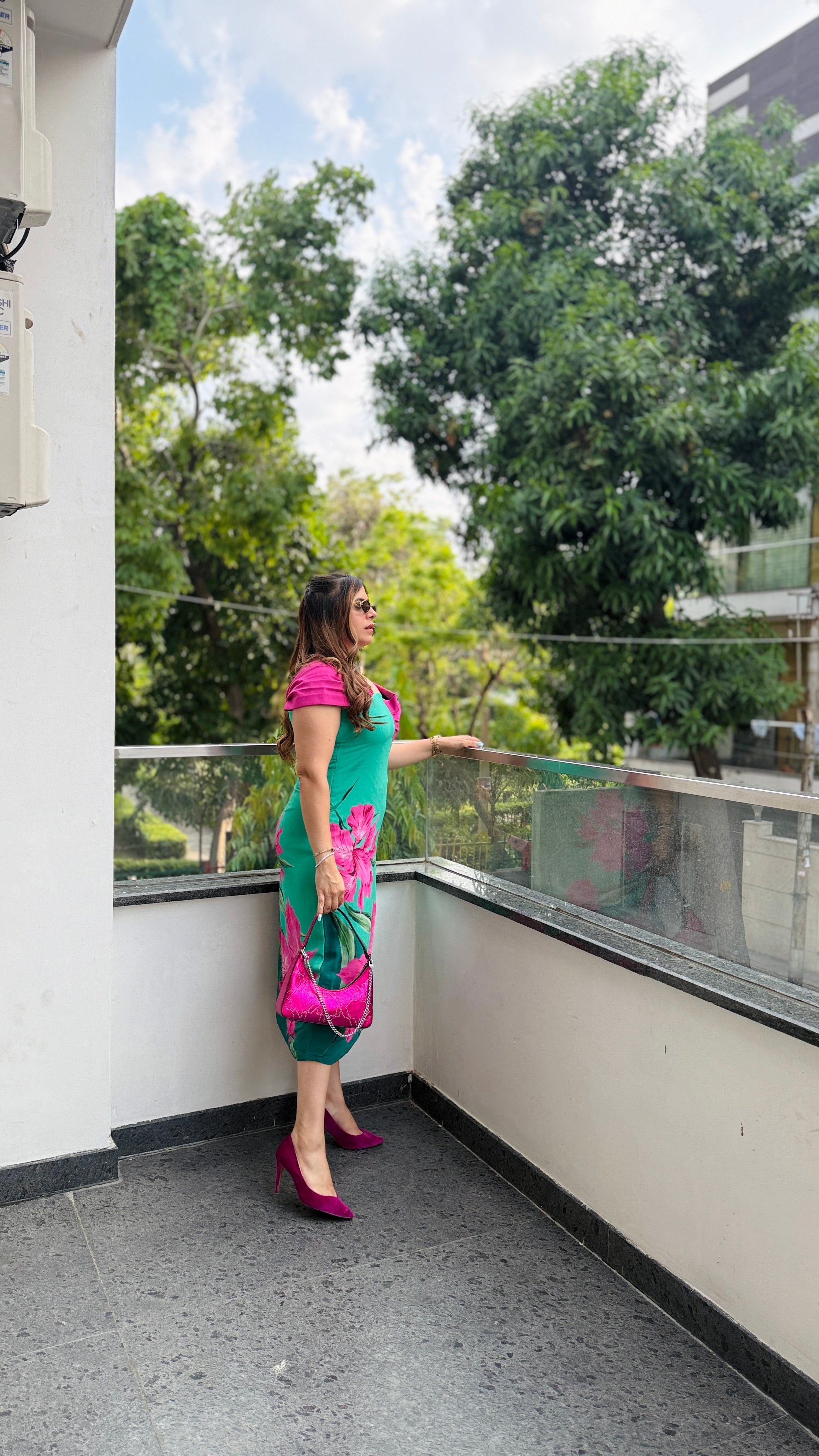 Drama-Queen Midi Dress