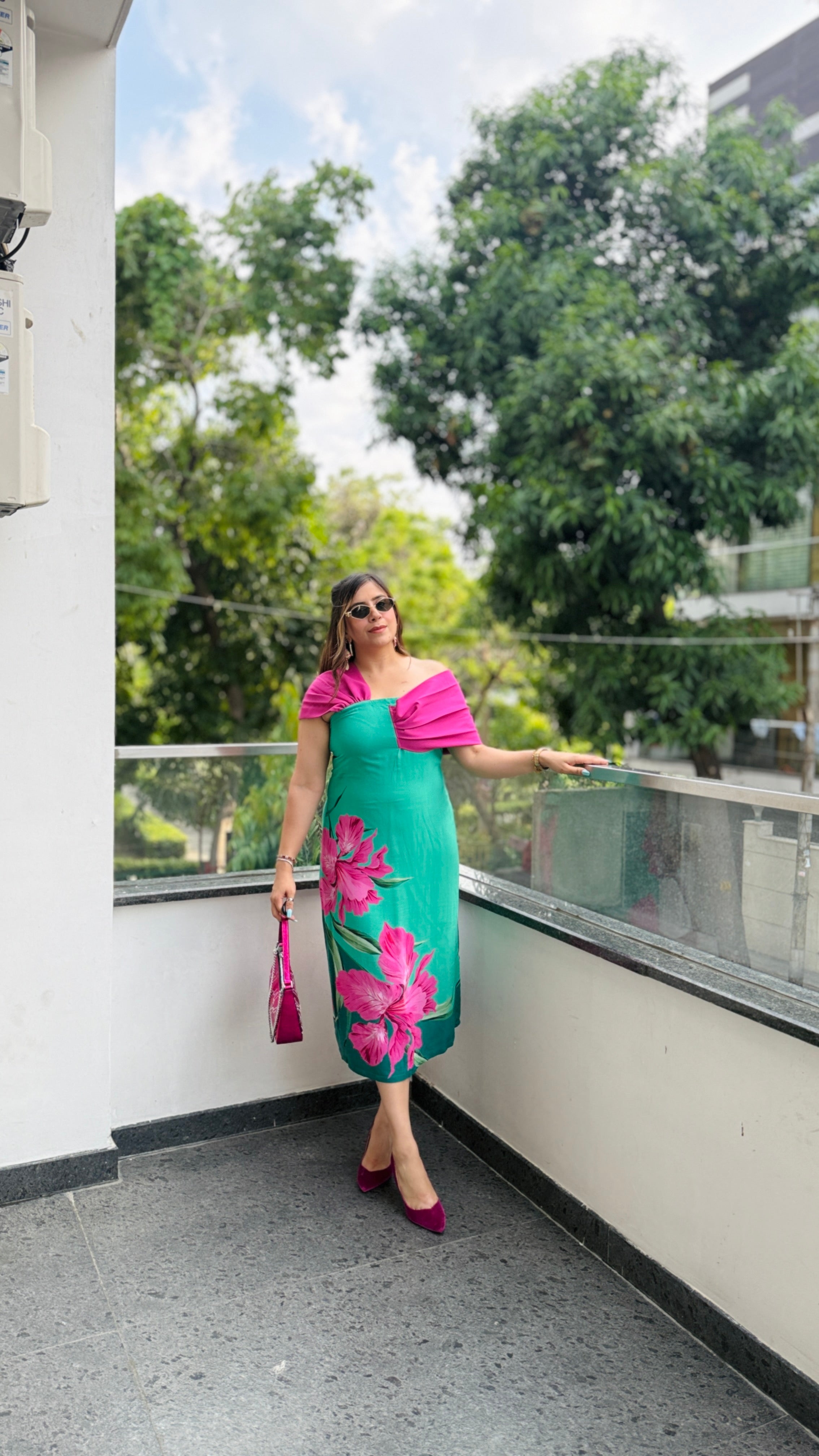 Drama-Queen Midi Dress