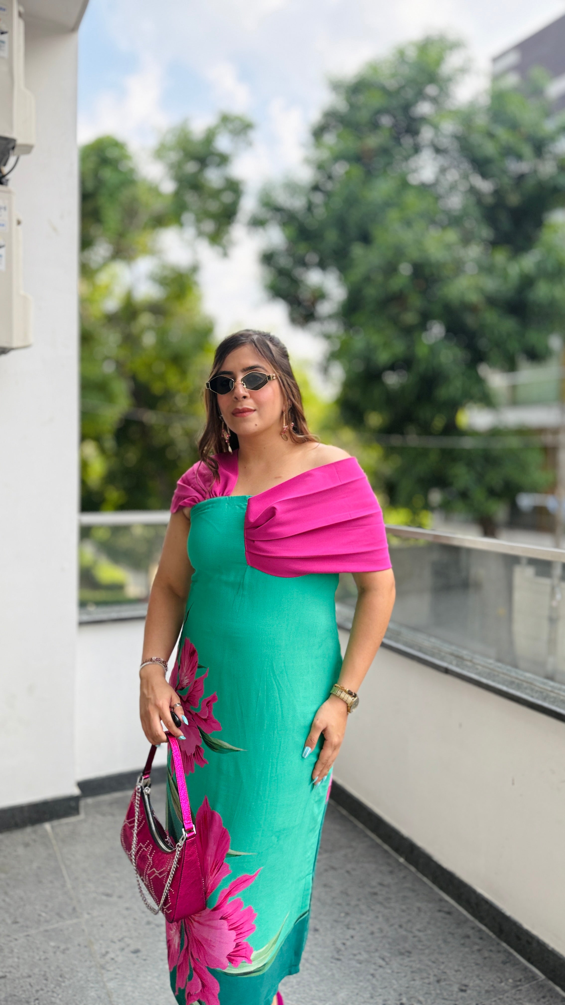 Drama-Queen Midi Dress