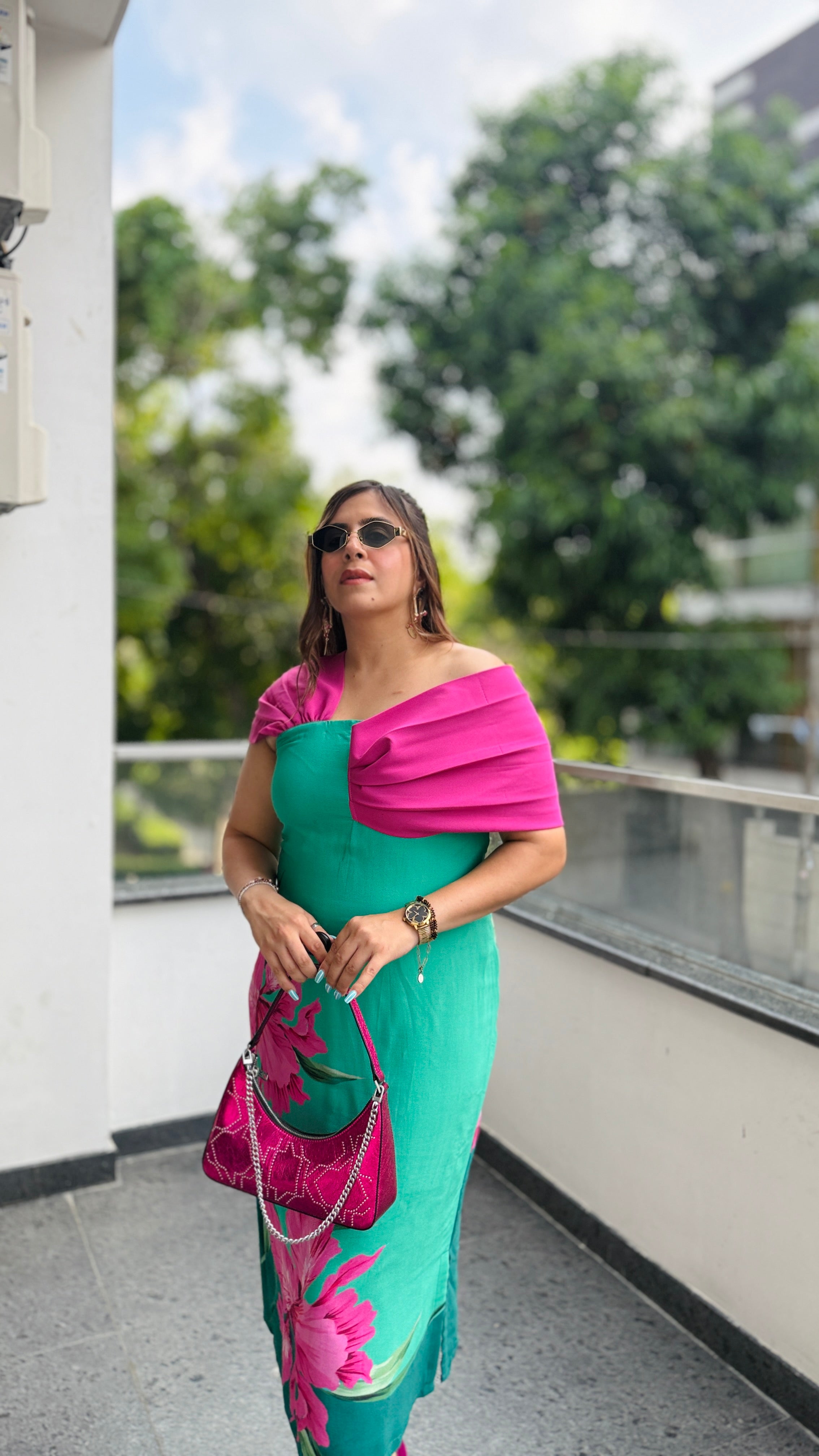 Drama-Queen Midi Dress