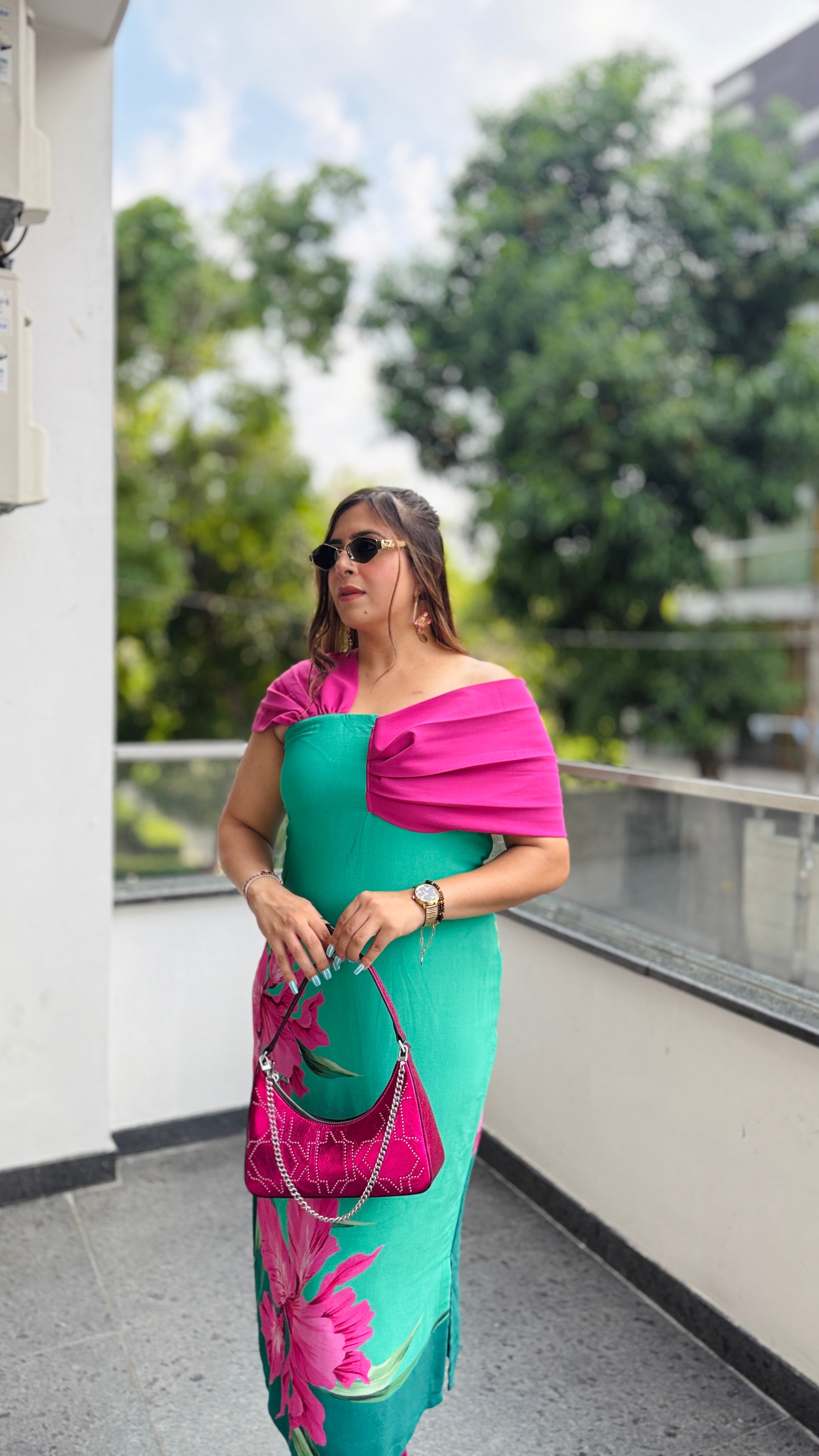 Drama-Queen Midi Dress