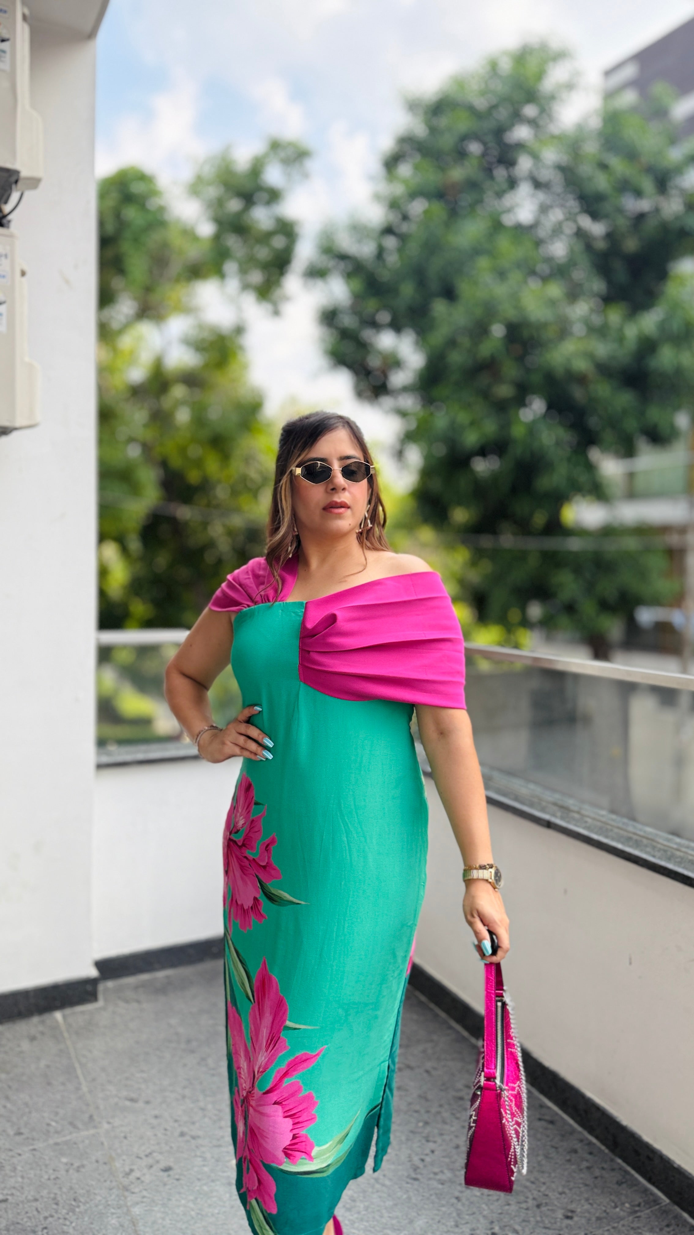 Drama-Queen Midi Dress