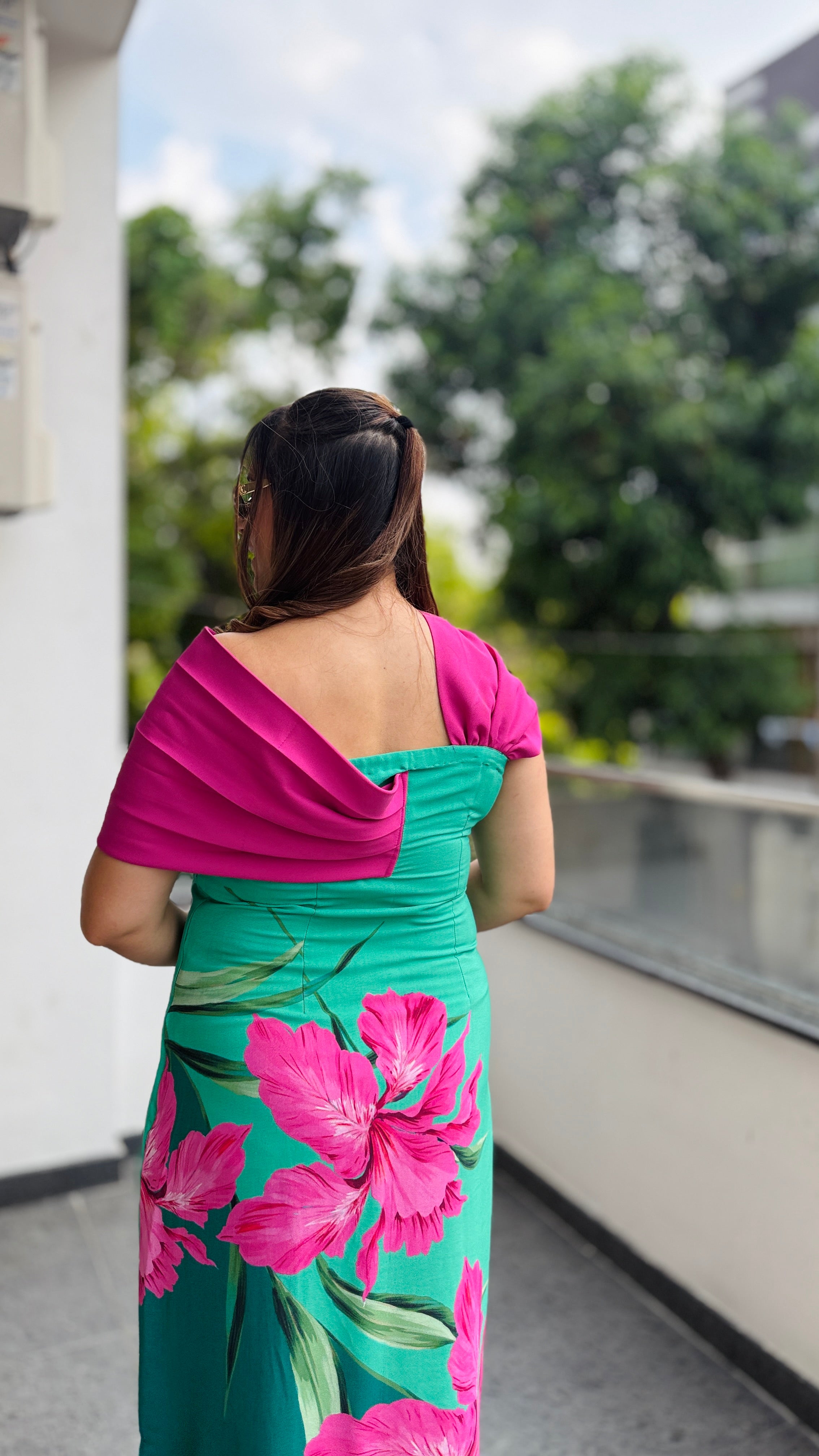 Drama-Queen Midi Dress