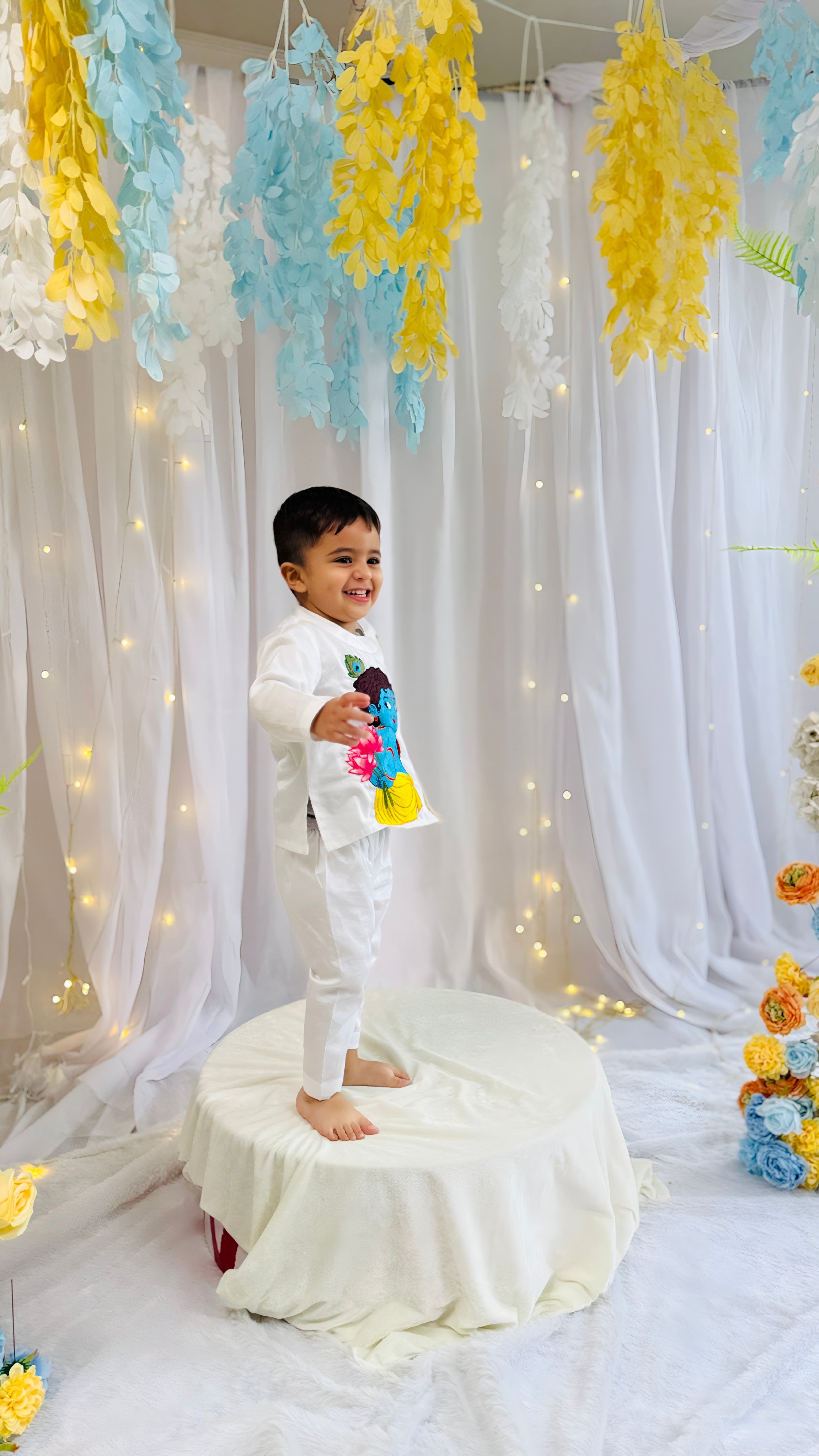 Kanha White Poshak