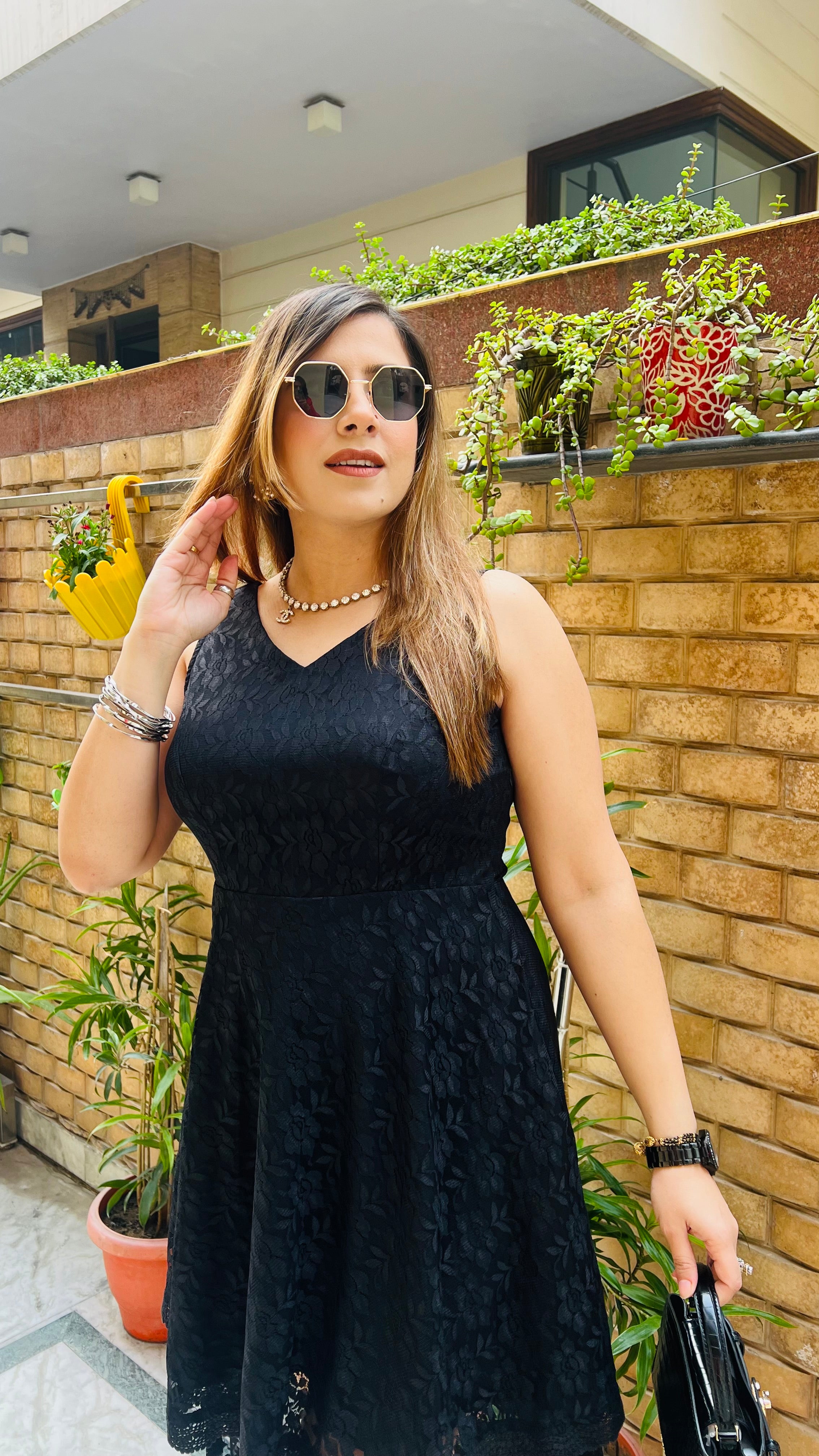 Black Rock Show look