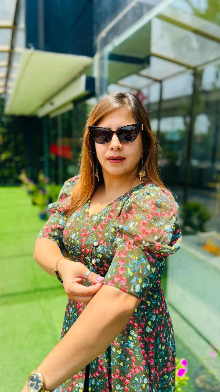Green floral slit top